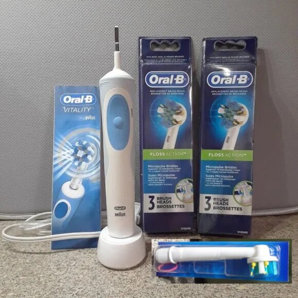Oral-B FlossAction Rechargeable Toothbrush & 7 NEW Replacement Heads - Picture 1 of 8